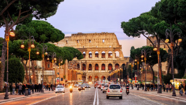 italia vedere din roma colosseum