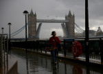 Tower Bridge din Londra se blochează pentru a doua oară într-un an.