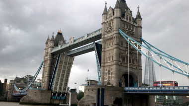 Tower Bridge din Londra