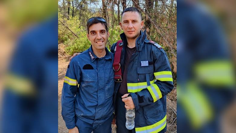 Spiros și Florin fac parte din echipele de pompieri eleni și români care luptă împreună să stingă incendiile din insula Evia.