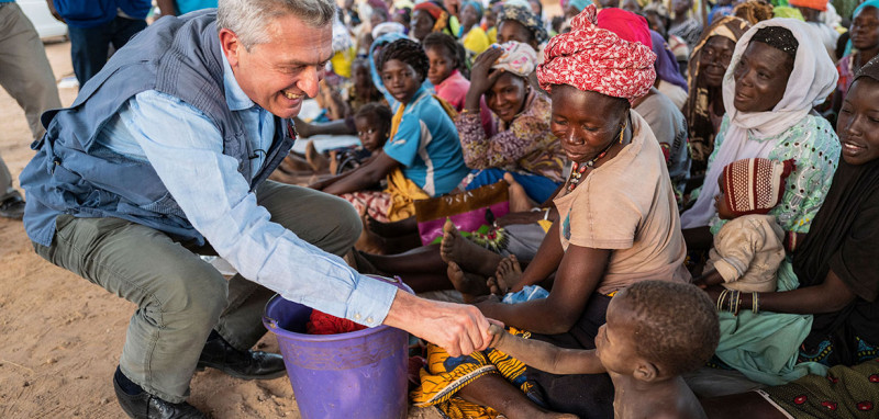 UN High Commissioner for Refugees Filippo Grandi meets internally displaced Burkinabe in the town of Kaya in Burkina Faso’s Centre-North region.
