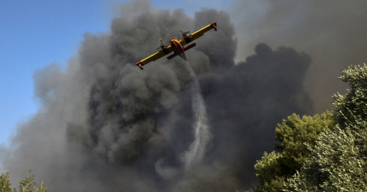 Χωρίς ρεύμα και νερό έμεινε το νησί της Ρόδου.  Εκτεταμένες πυρκαγιές σημειώνονται στο βόρειο τμήμα της Μεσογείου