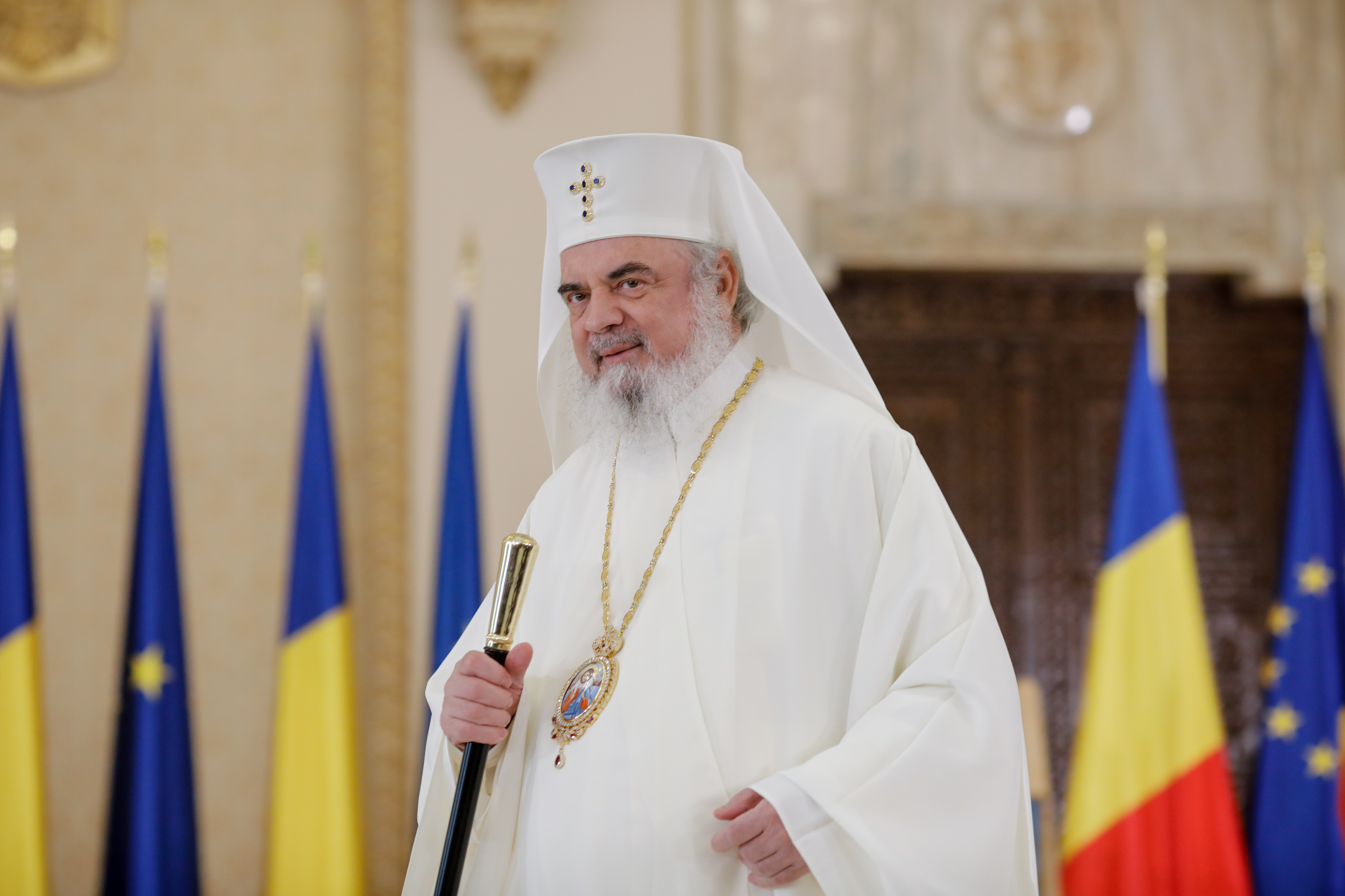 Mesajul patriarhului Daniel: Sărbătoarea Crăciunului ne cheamă pe toţi să fim darnici și să arătăm în jurul nostru iubire