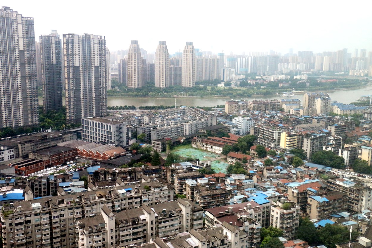 Wuhan pune în carantină un milion de oameni, după ce a găsit patru bolnavi de Covid-19