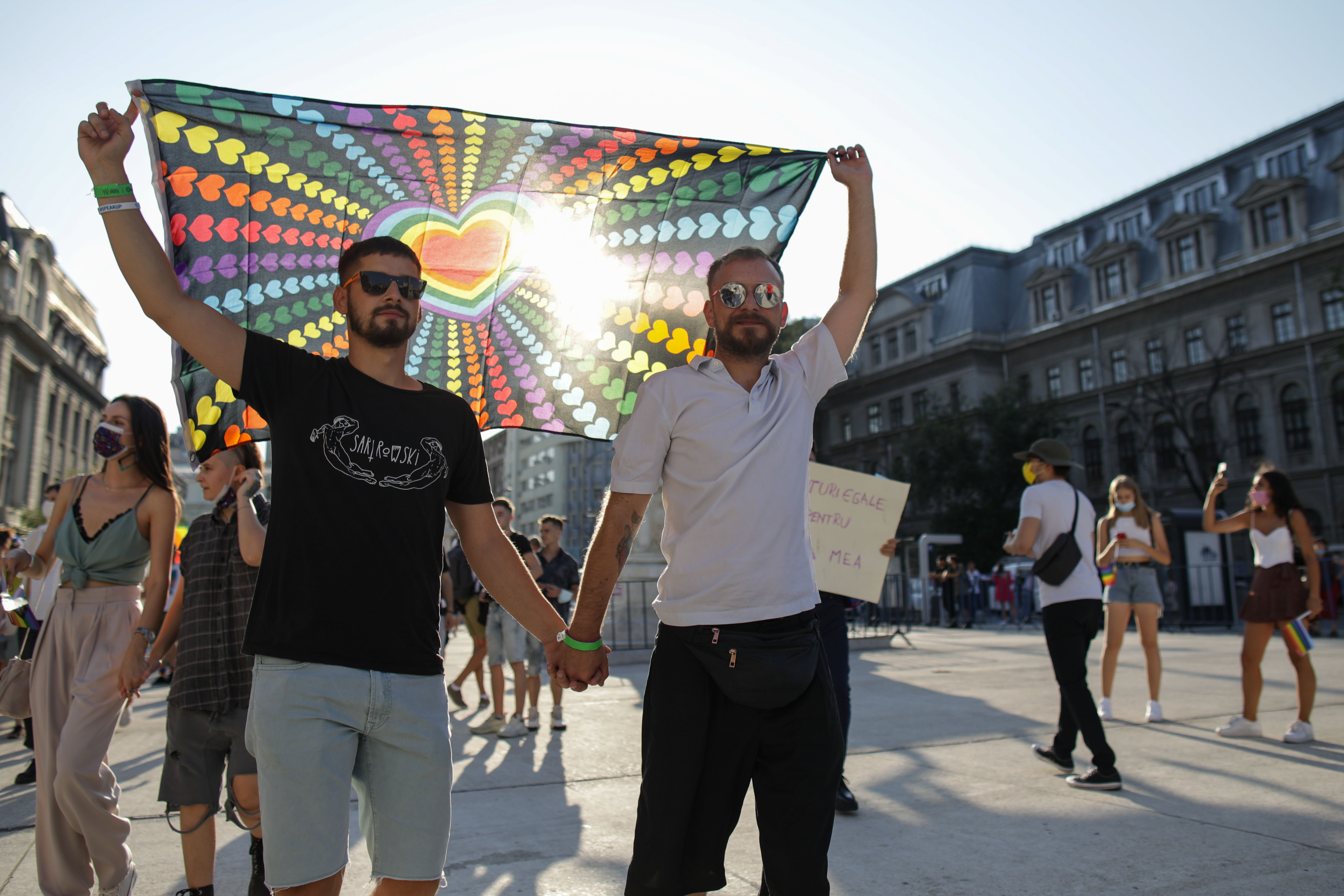Bucharest Pride 2022 și „Marşul pentru normalitate” s-au desfășurat fără  incidente, sâmbătă, la Bucureşti