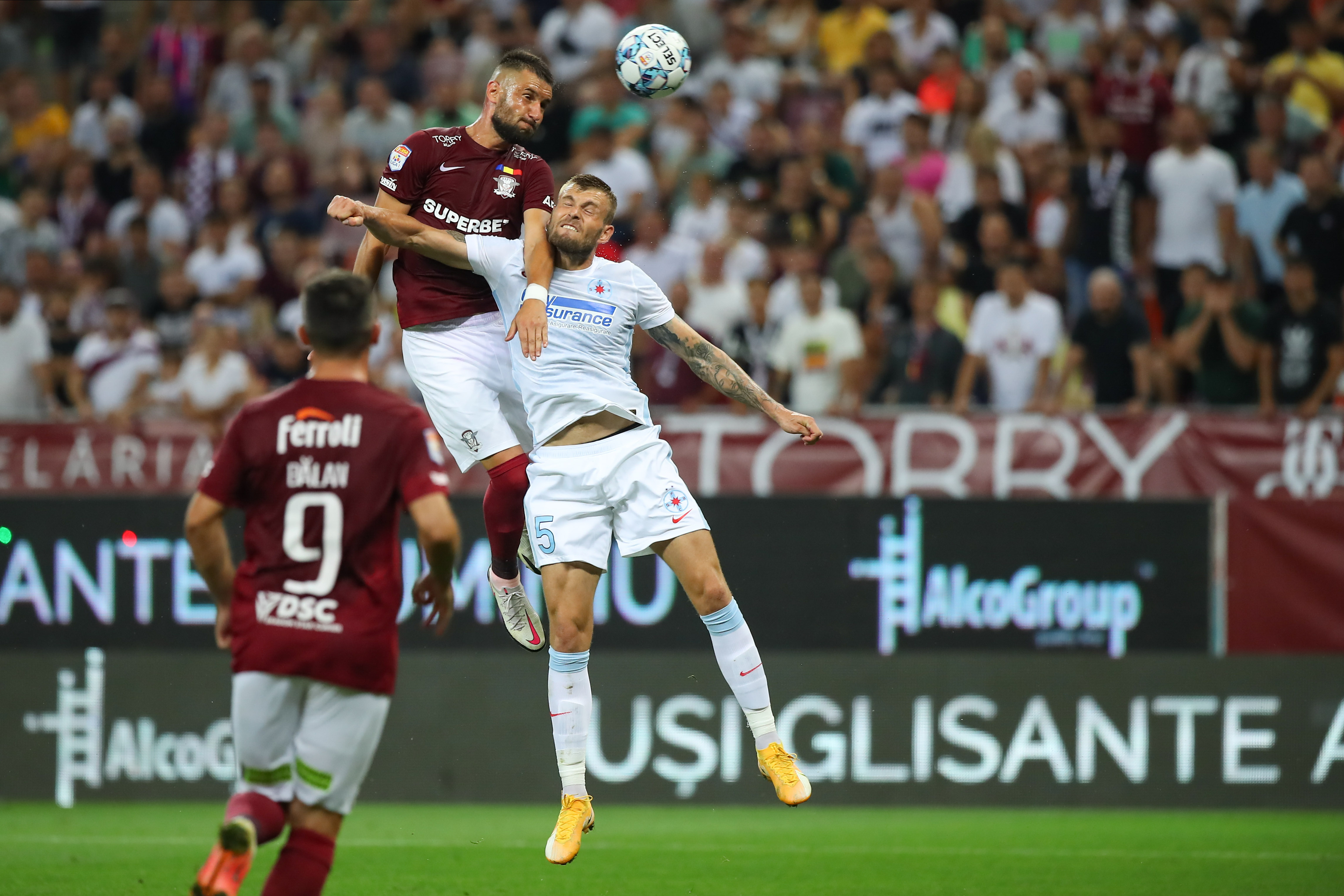 Mai multe cluburi critică dur modificările Legii privind violența la competițiile sportive. „Fotbalul este al suporterilor”