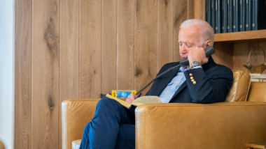 joe biden vorbeste la telefon despre criza din afganistan