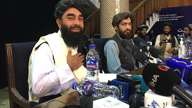 talibani in fata microfoanelor la prima conferinta de presa