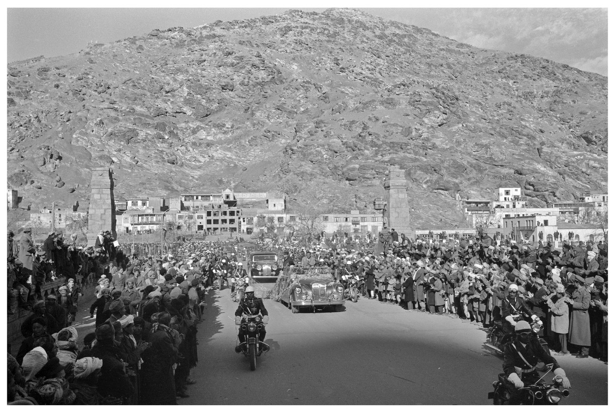 coloană oficială la vizita lui Eisenhower în Kabul