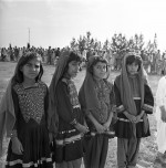Fete afgane în îmbrăcăminte tradițională în 1966