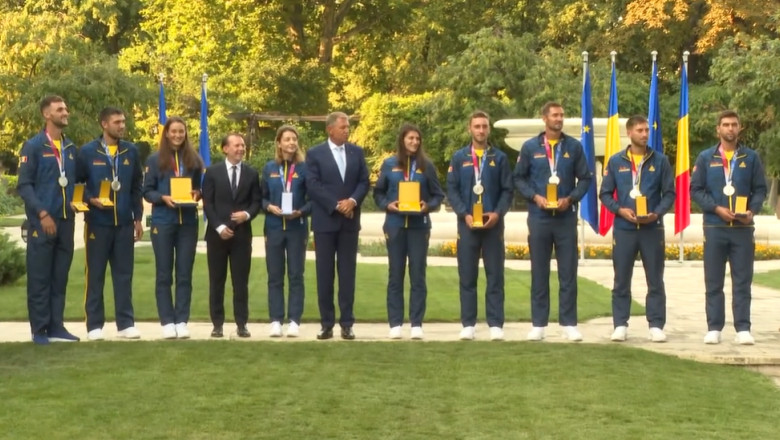 Cei nouă sportivi români medaliaţi la Jocurile Olimpice de la Tokyo au fost decoraţi, miercuri, de preşedintele Klaus Iohannis.