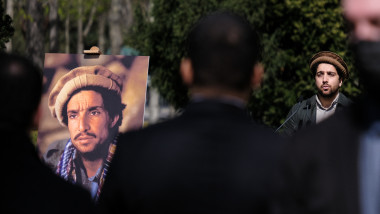 Ahmad Massoud participă la comemorarea tătălui său Ahmad Shah Massoud.
