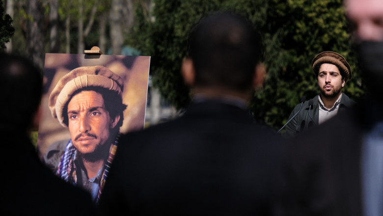 Ahmad Massoud participă la comemorarea tătălui său Ahmad Shah Massoud.
