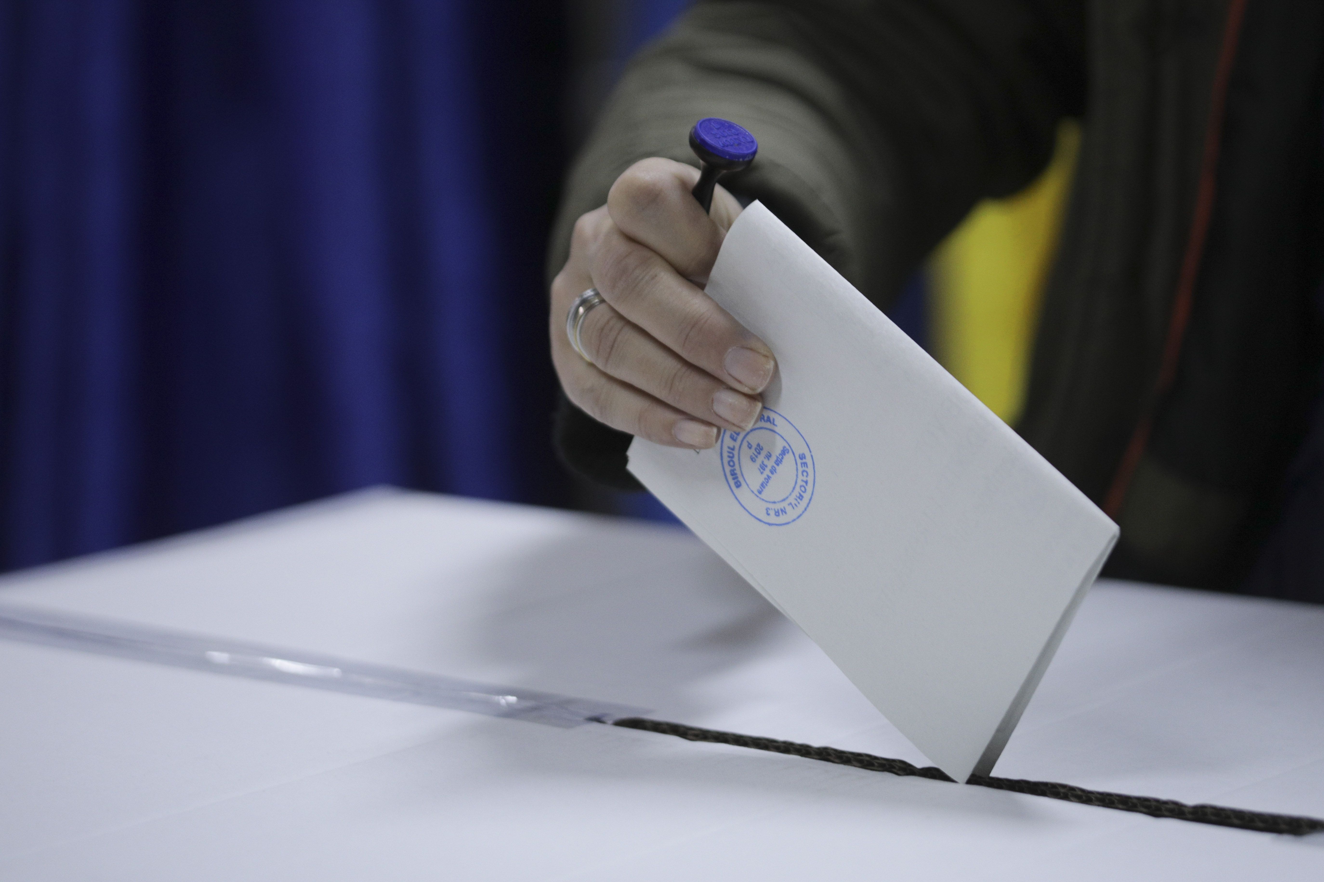 Cum vor putea vota românii din diaspora la alegerile europarlamentare din vară. Ghidul MAE