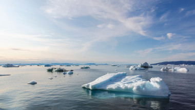 Imagine sugestivă cu gheață polară topindu-se Groenlanda, teritoriu insular în nordul Oceanului Atlantic