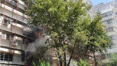 incendiu la un bloc din calea rahovei