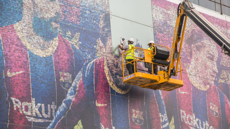 Afișele cu Messi au fost date jos de pe stadionul Camp Nou din Barcelona