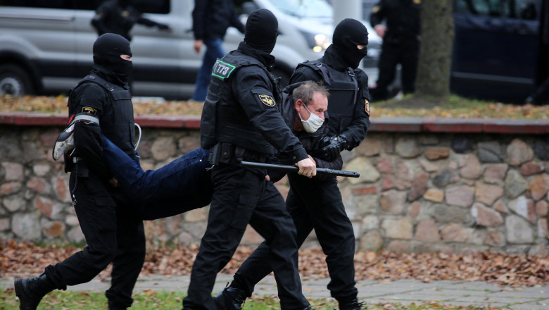 protestatar ridicat de politie in belarus
