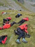 Salvatorii montani au reușit să recupereze un turist și să scoată corpul decedat al altuia dintr-o zonă greu accesibilă