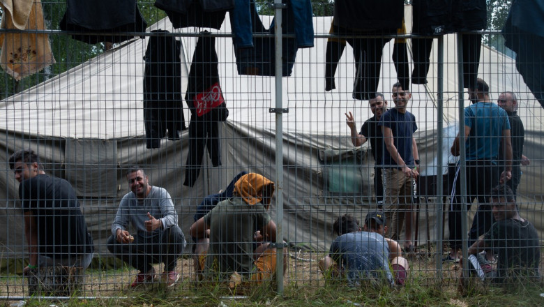 În urmă cu 15 zile, aproximativ 30 de imigranţi au instalat corturi la frontiera dintre Belarus şi Polonia