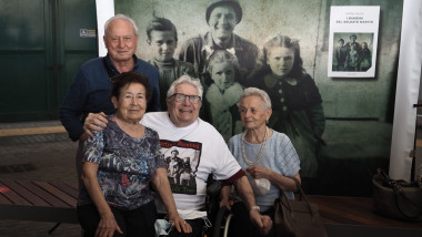Un veteran de război american s-a reîntâlnit cu trei italieni pe care i-a salvat în urmă cu 77 de ani.