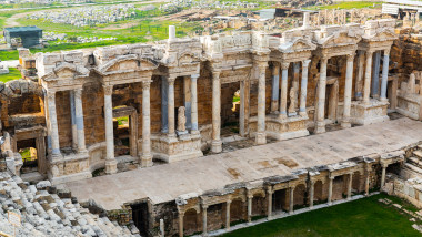 Ruinele orașului antic Hierapolis.