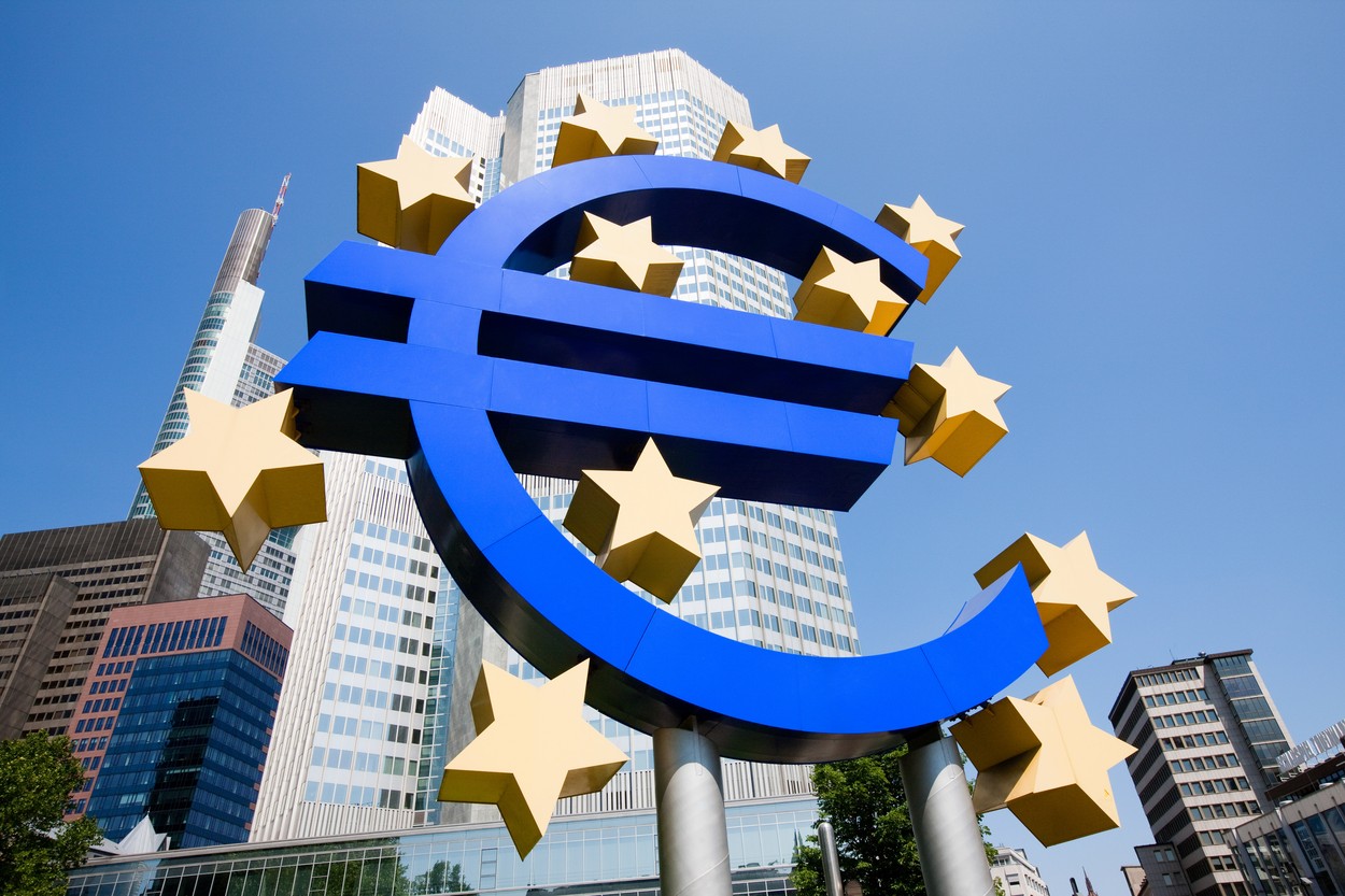 Bloomberg: Banca Centrală Europeană va majora mai mult dobânzile în contextul riscului recesiunii