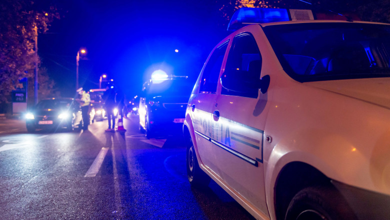 Un șofer care avea mașina plină cu țigări a fost prins de polițiști după ce a provocat un accident