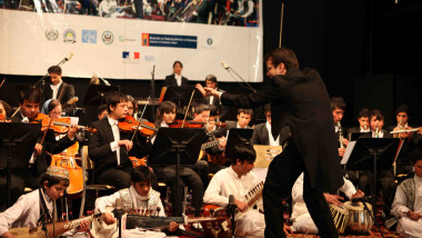 william harvey dirijeaza o orchestra afgana