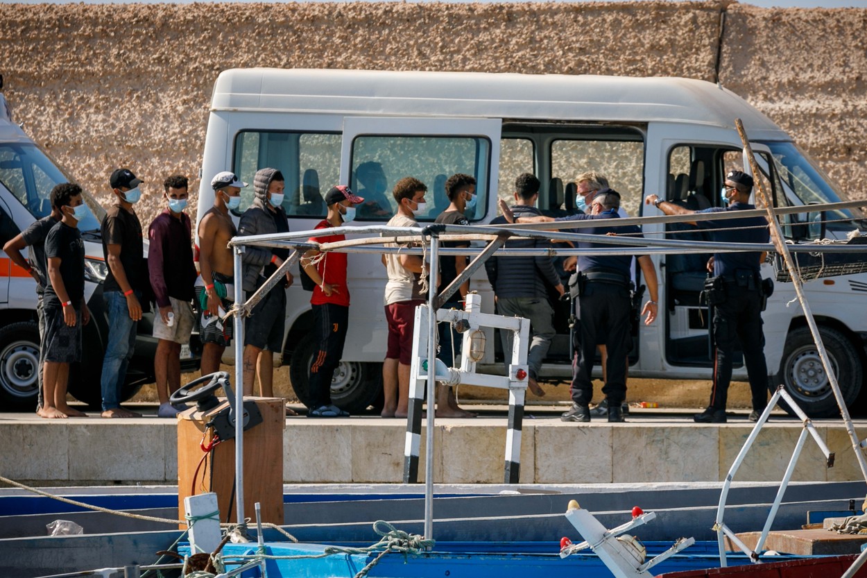 Rescued Migrants Dock in Lampedusa