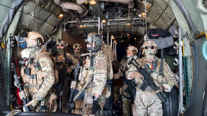 evacuare-roman-afganistan-avion-MAPN6