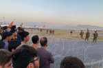 afgani dupa sarma ghimpata a aeroportului din kabul profimedia-0627215243