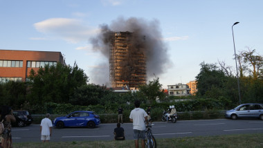 bloc cu 20 de etaje din Milano, devastat de un incendiu