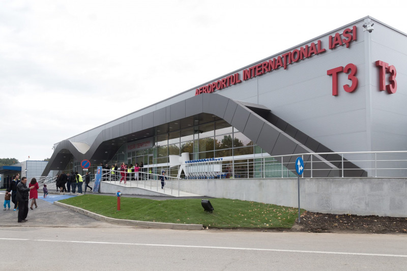 MApN: Patru elicoptere ucrainene civile, neînarmate, au aterizat pe aeroportul din Iaşi în escală tehnică