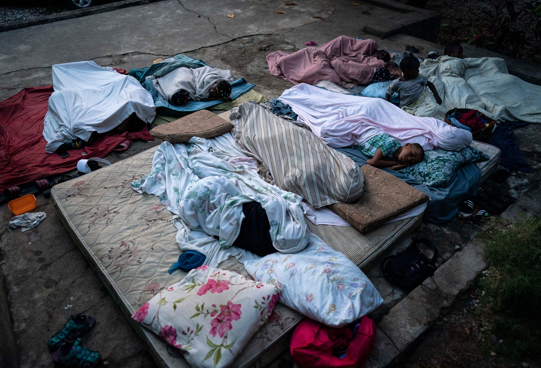 Haiti încă strigă după ajutor, sute de mii de oameni nu au apă sau mâncare și sunt amenințați de boli. "Puterea lor a ajuns la limită"