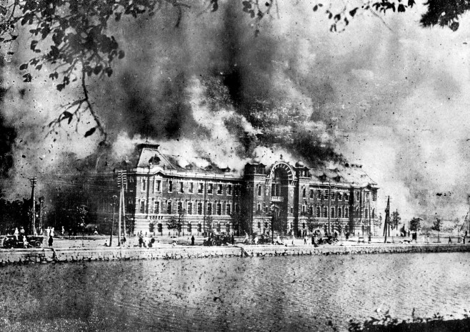Japan: Scene of destruction in Tokyo after the Great Kanto Earthquake of 1923. The metropolitan police building ablaze