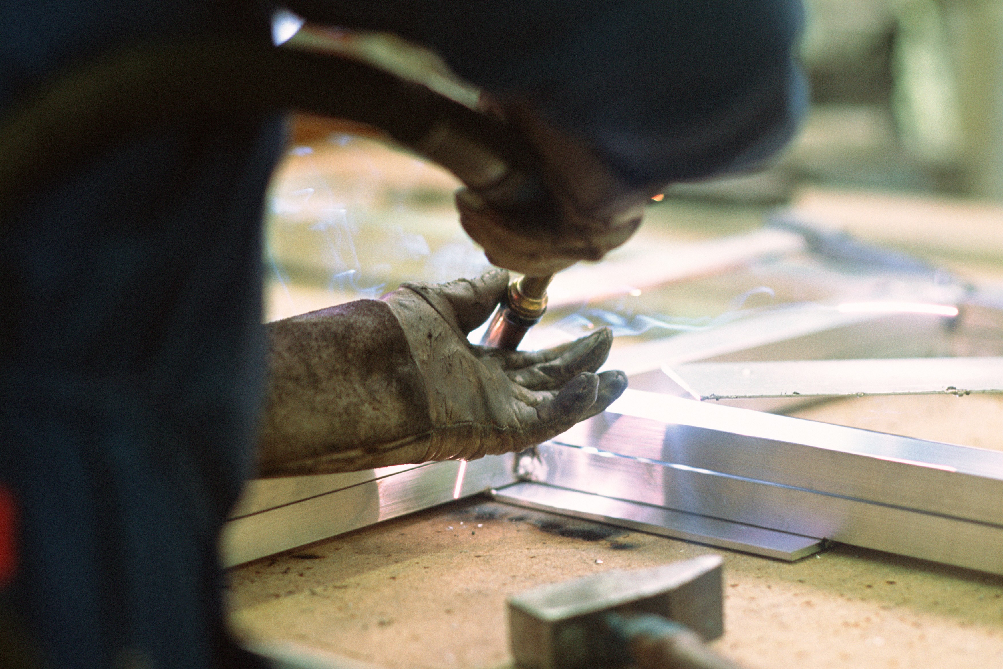 Criza energetică lovește puternic piața de aluminiu și zinc: produsele sunt mai puține și mai scumpe. Mai multe organizații cer ajutor