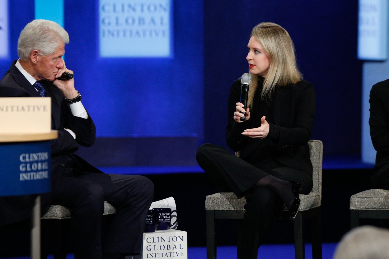 elizabeth holmes cu bill clinton in 2015 profimedia-0260527969