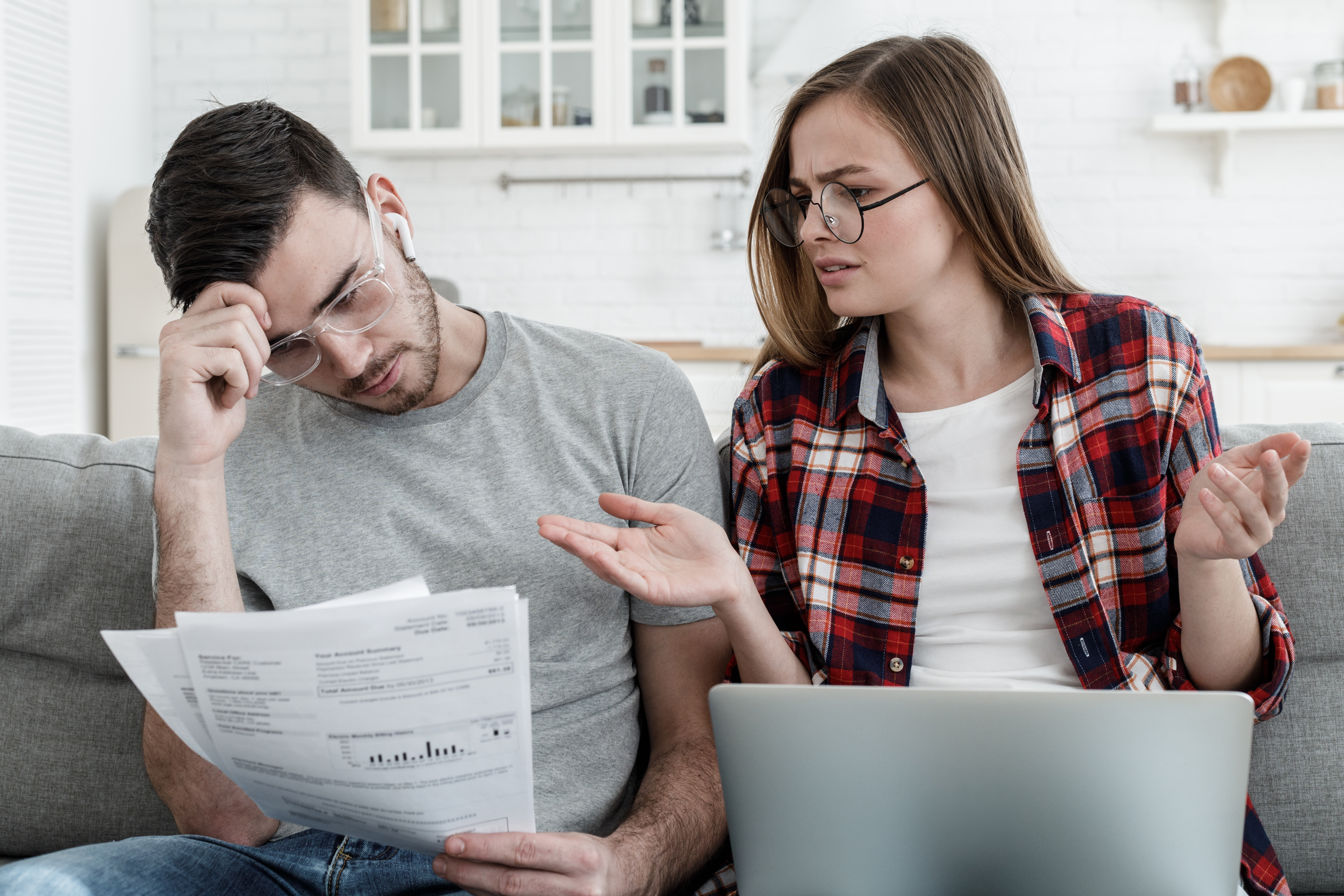 Noi reguli pregătite pentru serviciile de apă și salubrizare. Cine decide tarifele și cum sunt protejați cetățenii