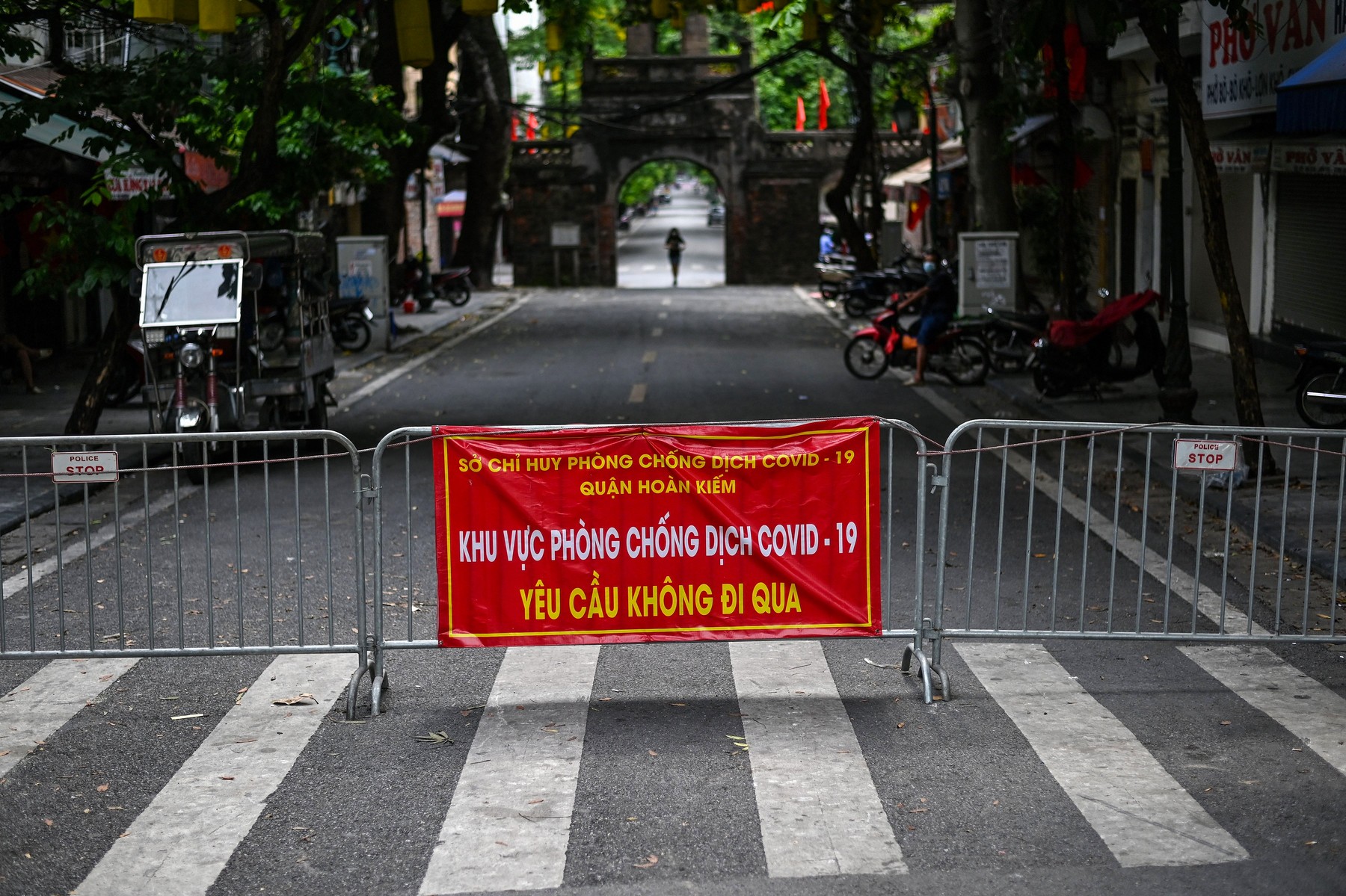 Un tânăr de 28 de ani din Vietnam a fost condamnat la 5 ani de închisoare pentru că a transmis coronavirusul la mai multe persoane