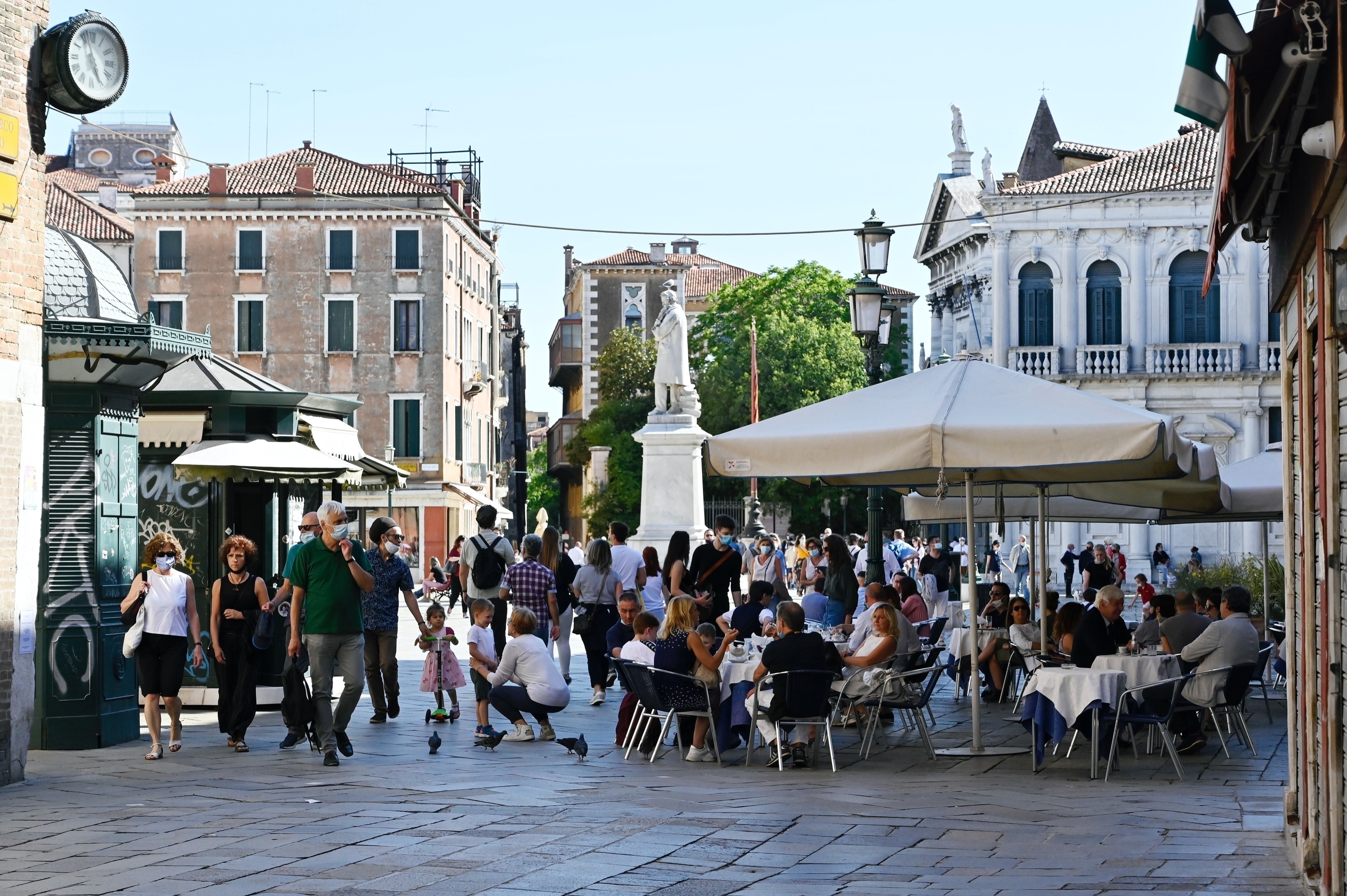 Venice tries to leave but without tourists it is hard