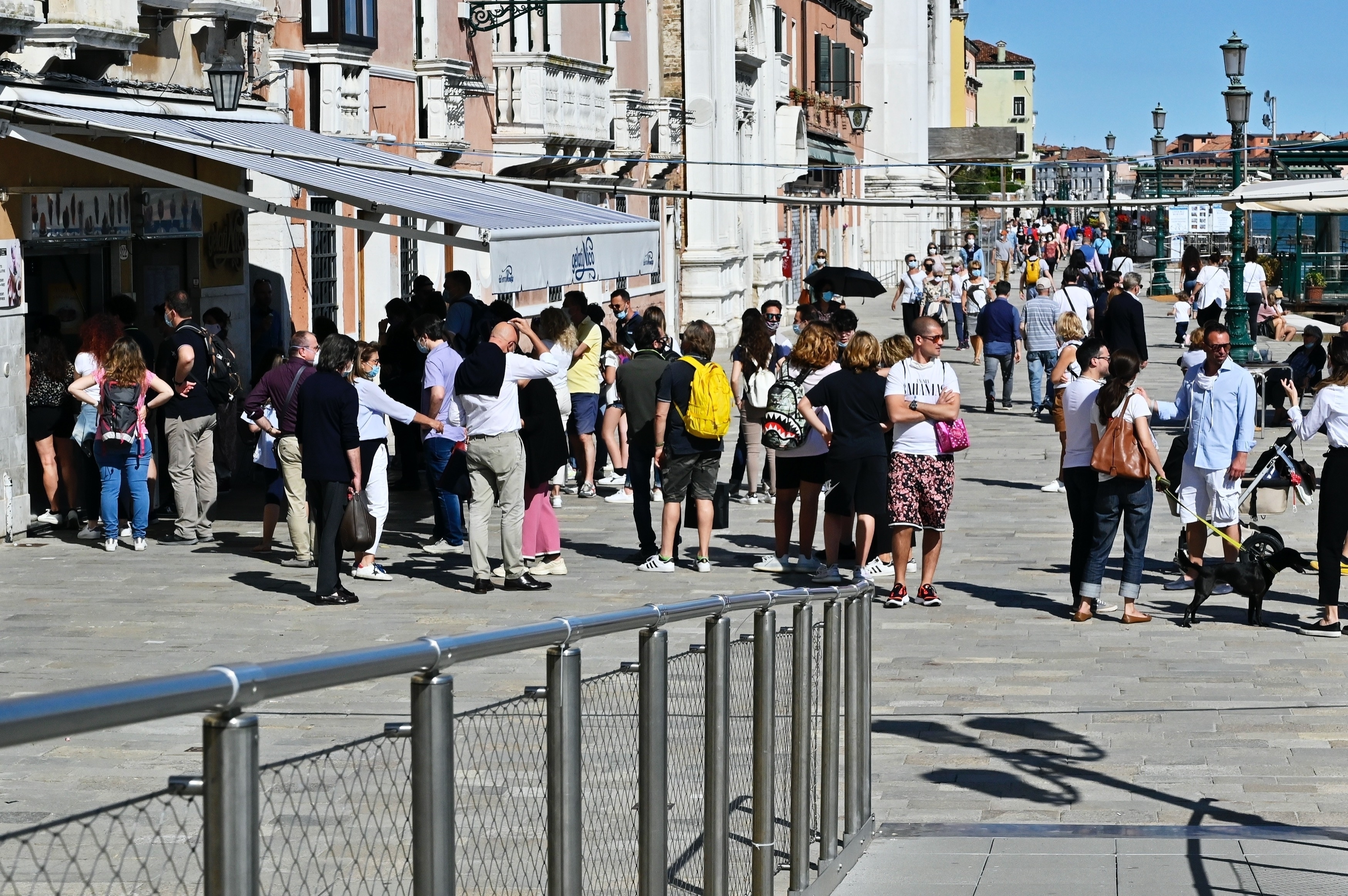 Venice tries to leave but without tourists it is hard