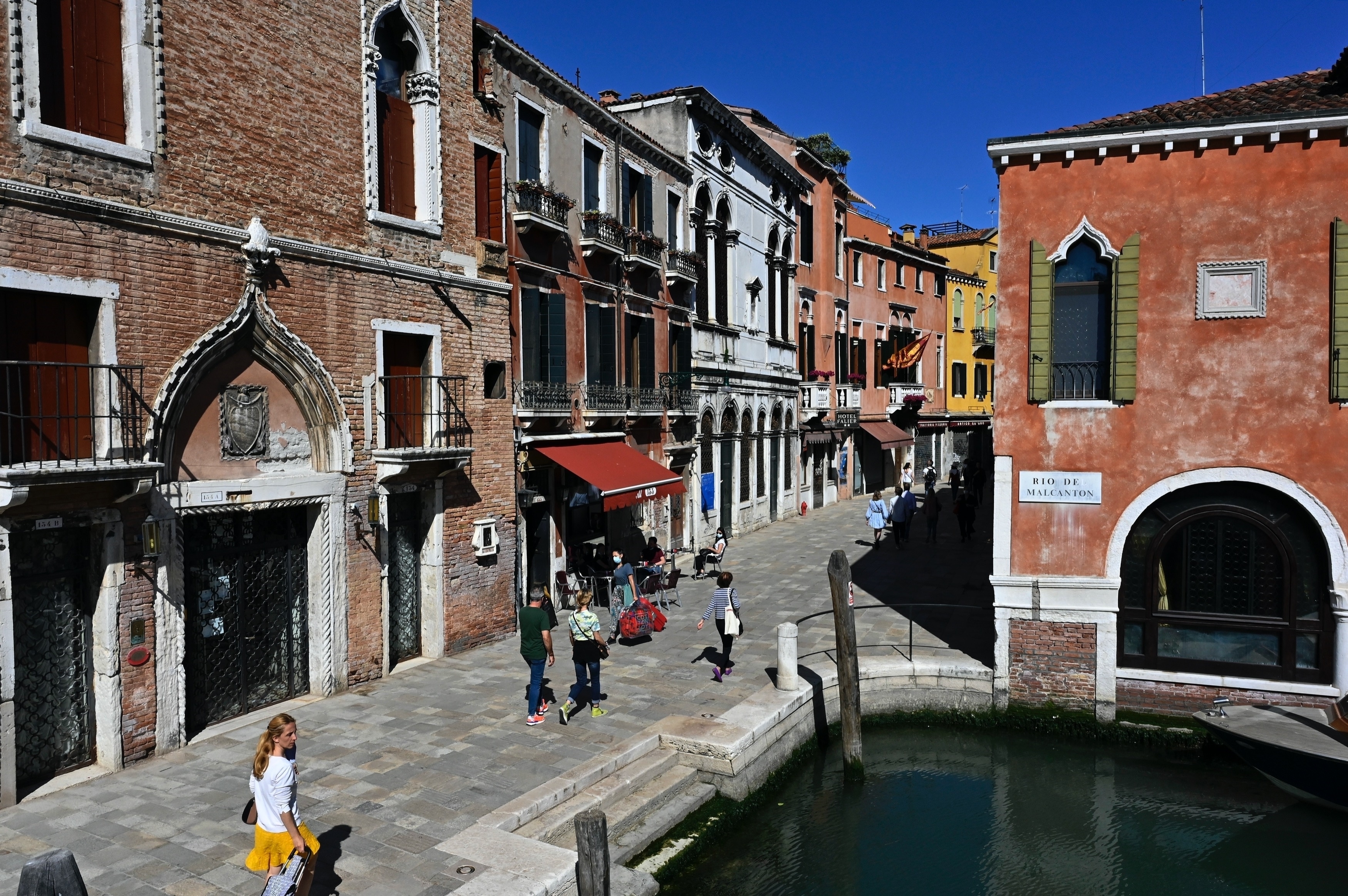 Venice tries to leave but without tourists it is hard