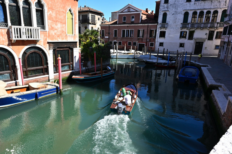 Venice tries to leave but without tourists it is hard