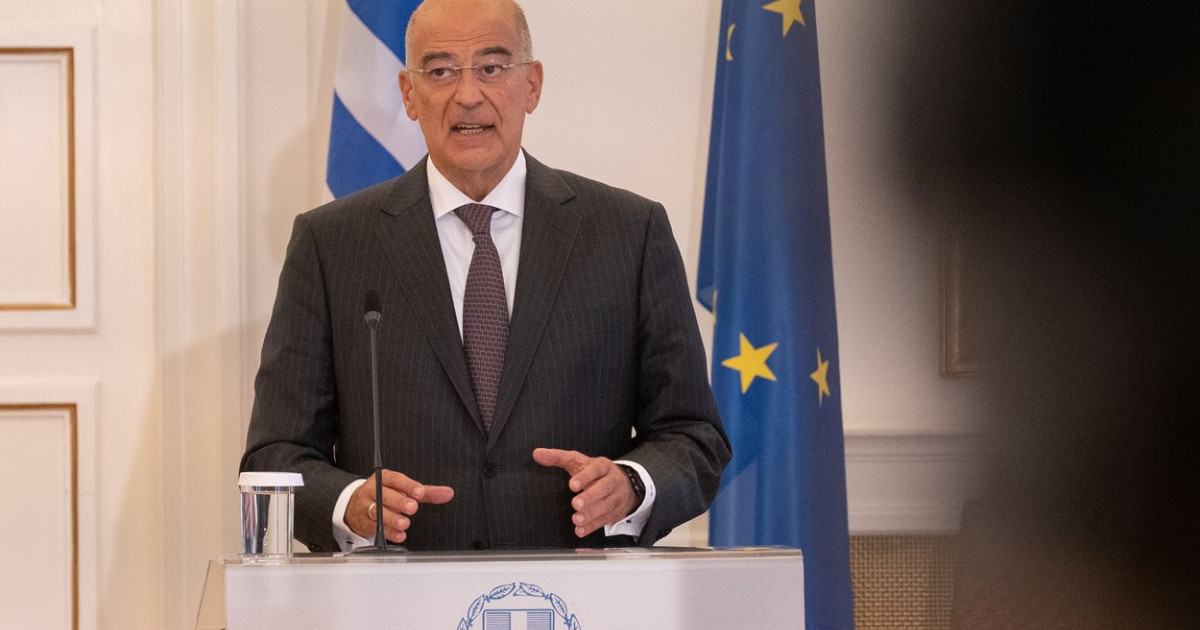 Ο Έλληνας υπουργός Εξωτερικών ανακοινώνει ότι θέλει να ηγηθεί της ανθρωπιστικής αποστολής στη Μαριούπολη
