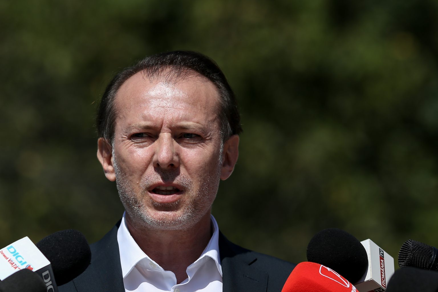Cîțu: Copiii între 6 și 12 ani nu mai trebuie testați la incidență peste 3 la mie. Vaccinații sunt scutiți de carantina de noapte