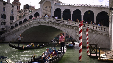 Celebrul pod Rialto din Veneția