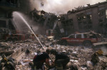 Pompieri la intervenția de urgență de la turnurile gemene în 11 septembrie 2001
