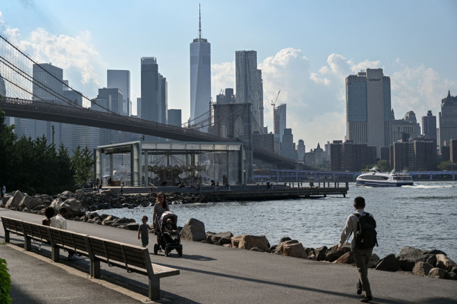 Turnul văzut din Manhattan