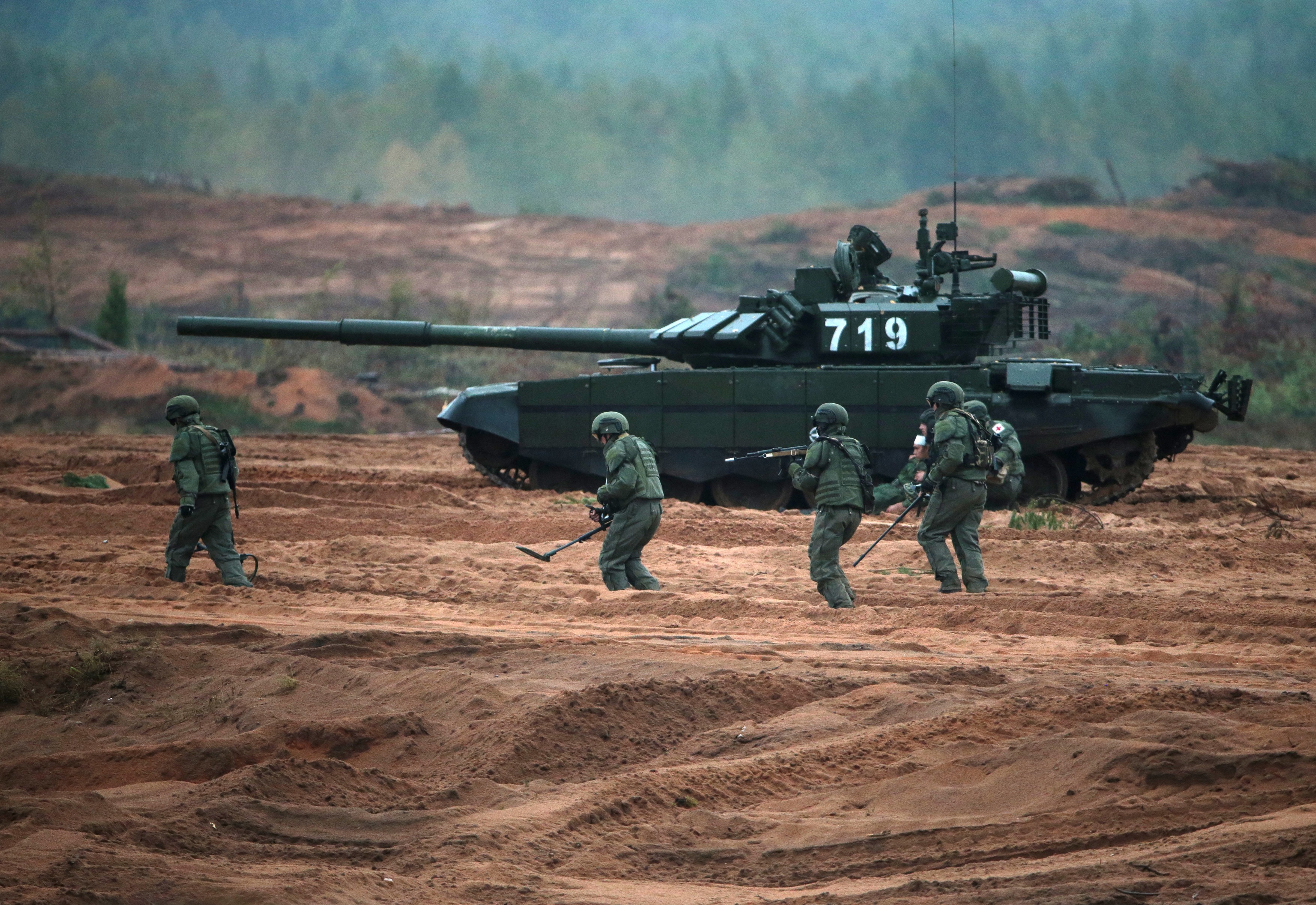 Consiliul Federației Ruse a aprobat cererea lui Putin de a trimite armata în Donbas